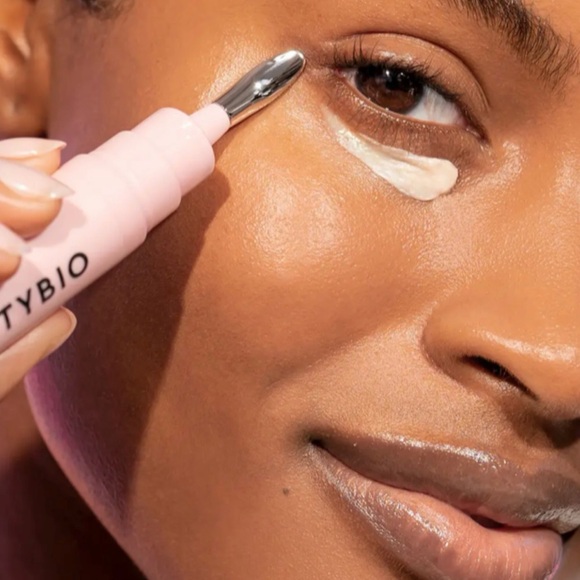 BeautyBio Eyelighter Concentrate Smoothing, Brightening Serum & Depuffing Tool - Picture 9 of 12